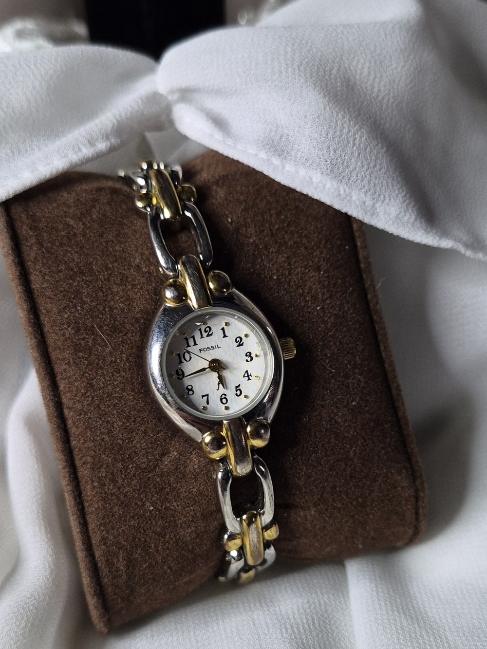Vintage Fossil F2 Womans Analog Quartz Watch